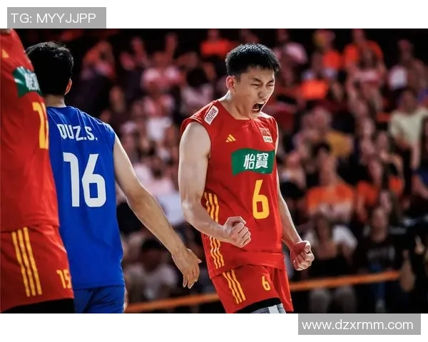 中国男排与俄罗斯男排激战正酣争夺世界排球赛荣耀之巅